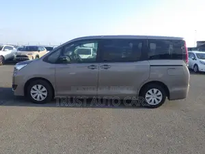 Toyota Noah 2021