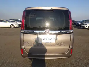Toyota Noah 2021