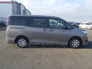 Toyota Noah 2021