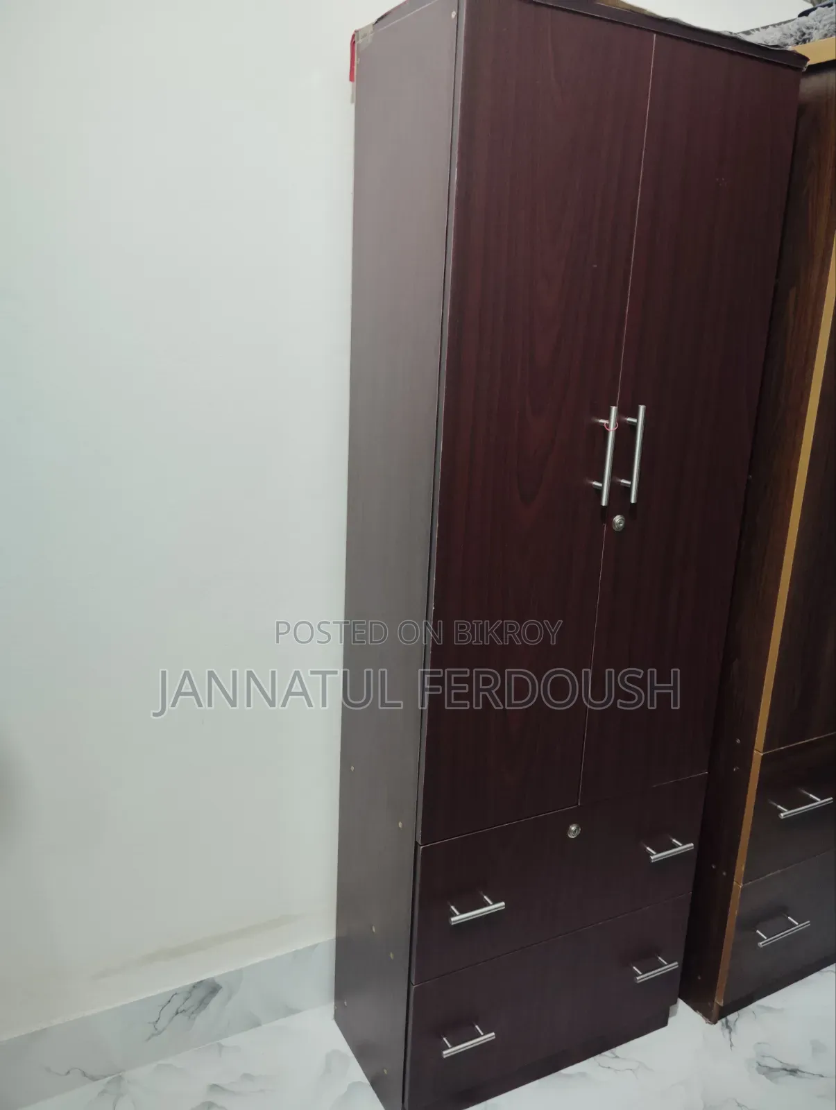 Almari Wardrobe