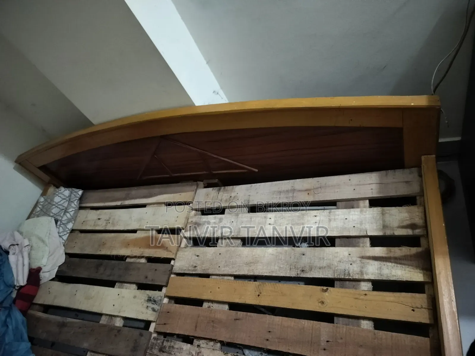Semi Box Bed