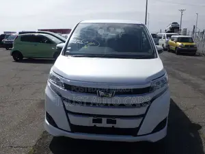 টয়োটা নোহা ২০২১ পার্ল
