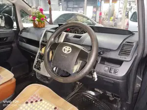 Toyota Noah 2012 Gray