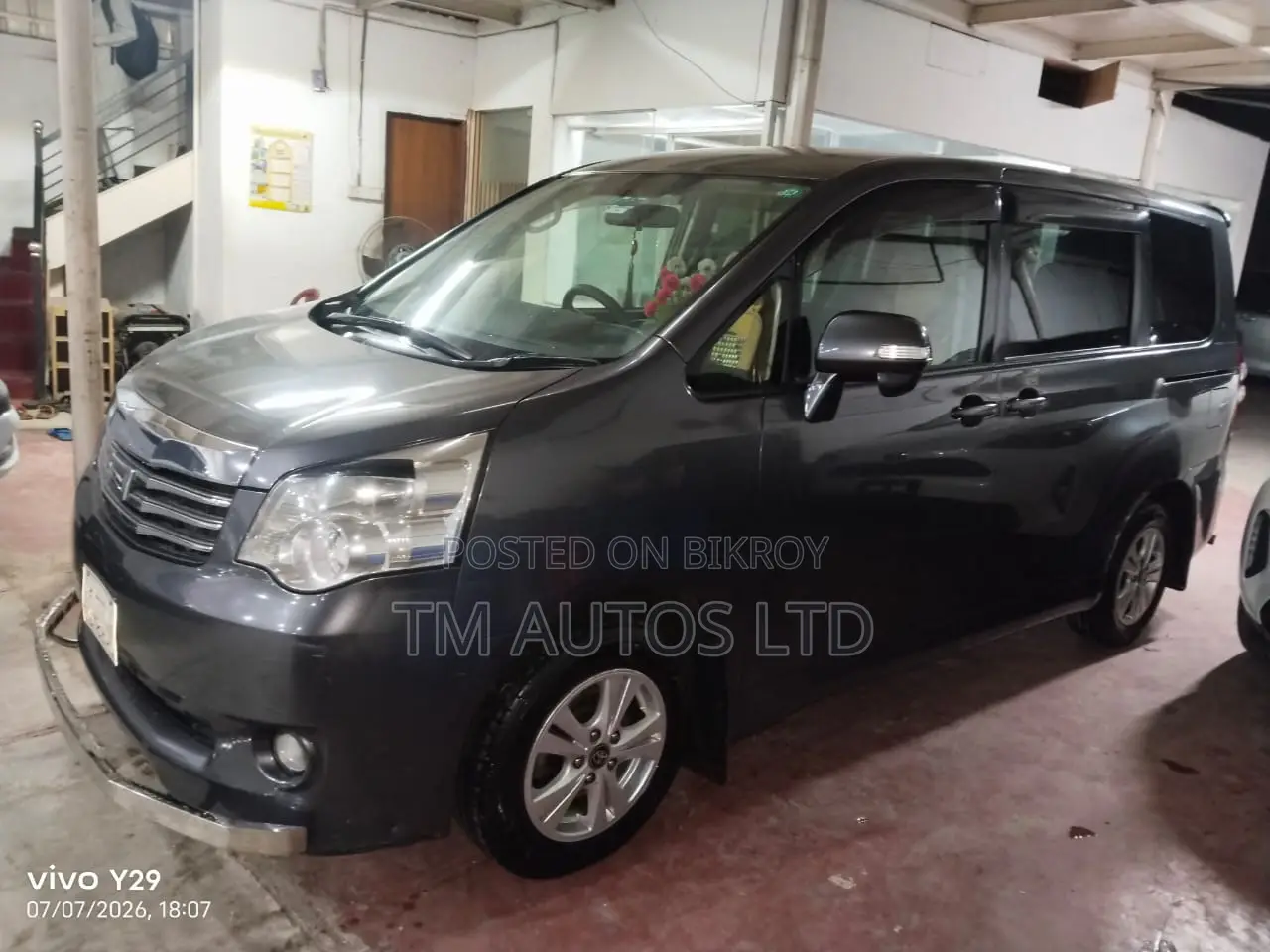 Toyota Noah 2012 Gray