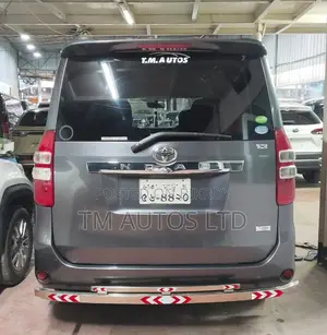 Toyota Noah 2012 Gray