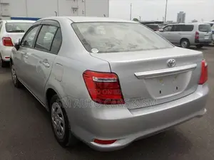 টয়োটা এক্সিও ২০২১ সিলভার