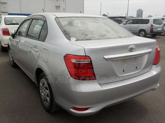 টয়োটা এক্সিও ২০২১ সিলভার