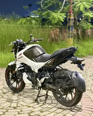 Hero Thriller 160R 2021 White