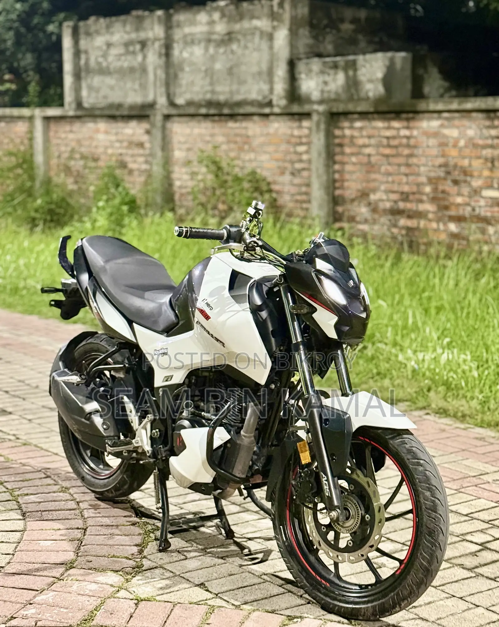 Hero Thriller 160R 2021 White