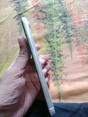 Apple iPhone XR 64 GB White
