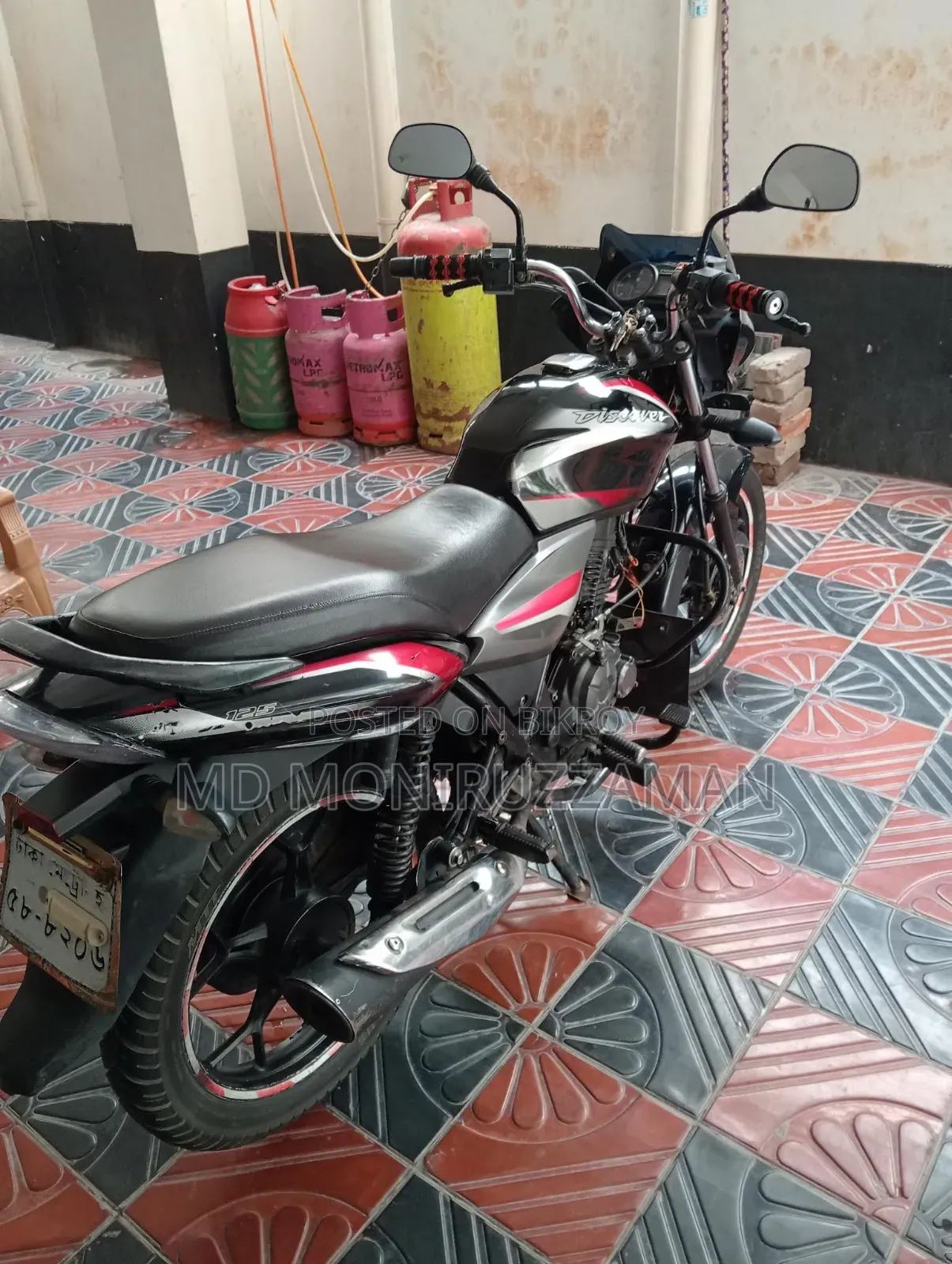 বাজাজ ডিসকভার ১২৫ ২০১৯ লাল