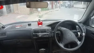 টয়োটা করোলা ১৯৯৬ সাদা