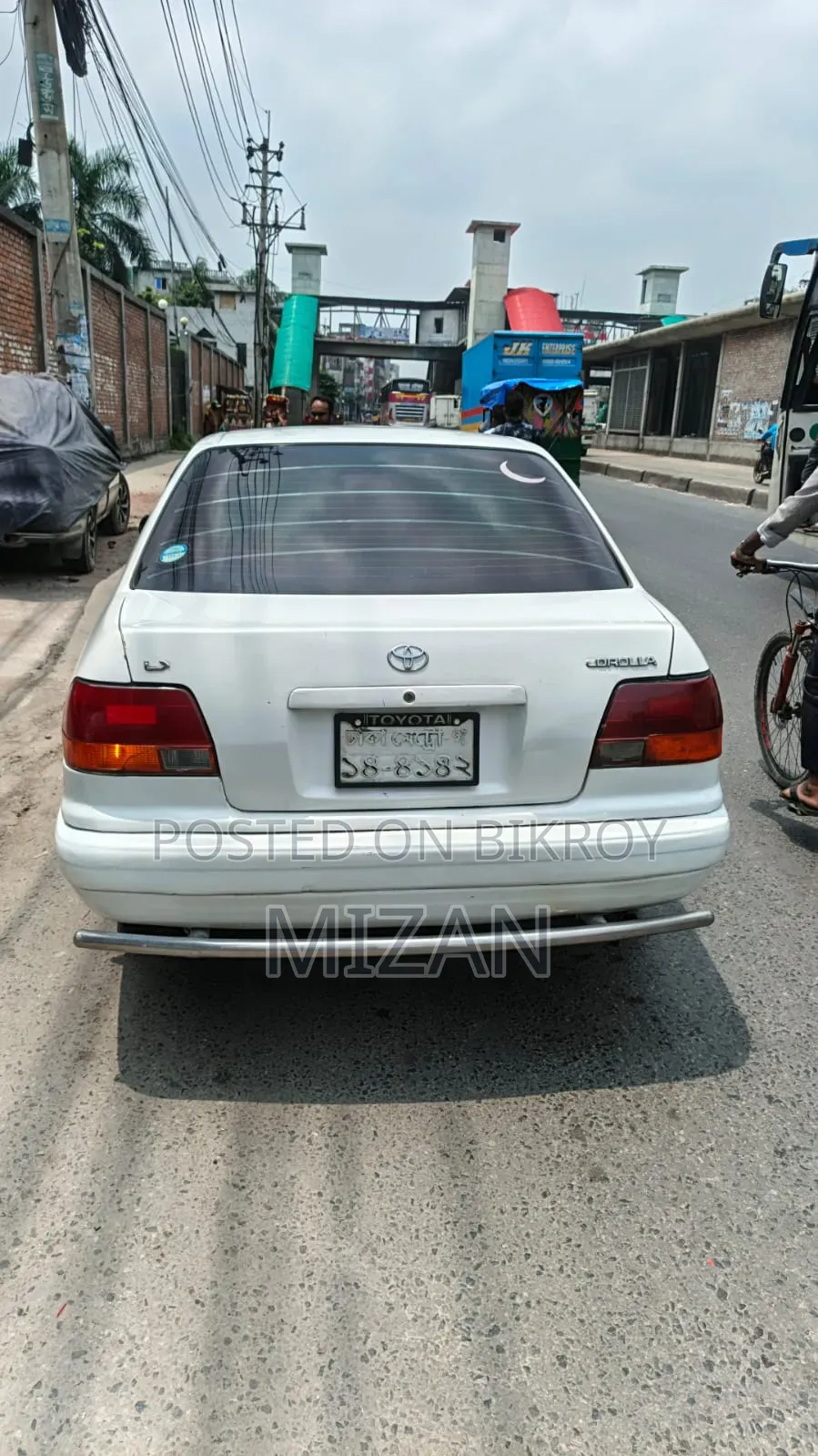 টয়োটা করোলা ১৯৯৬ সাদা