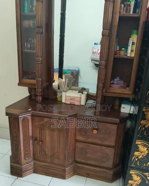 Stylish Mahogany Wood Dressing Table – For Sale at a Low Price!