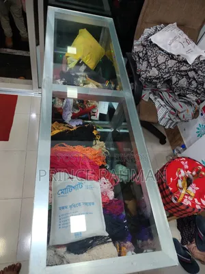 গ্লাস টেবিল
