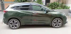 Honda Vezel 1.5 Hybrid 4WD 2014 Green