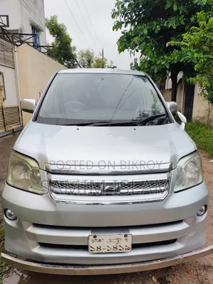 Toyota Noah 2003 Silver