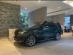 Land Rover Discovery HSE Diesel 4x4 2017 Green