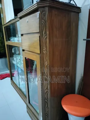 কাঠের শোকেজ