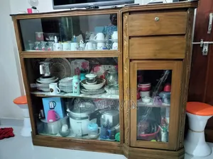 কাঠের শোকেজ