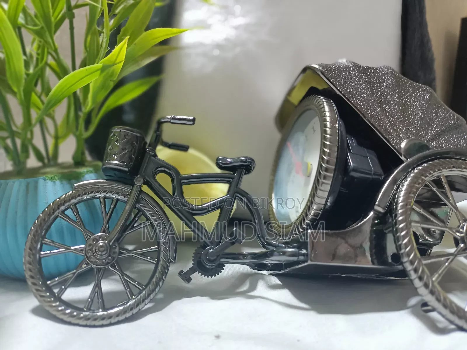 ইউনিক রিকশা টেবিল ক্লক হোম ডেকোরের জন্য পারফেক্ট