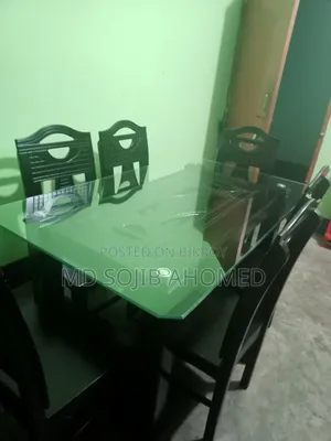 ডাইনিং টেবিল