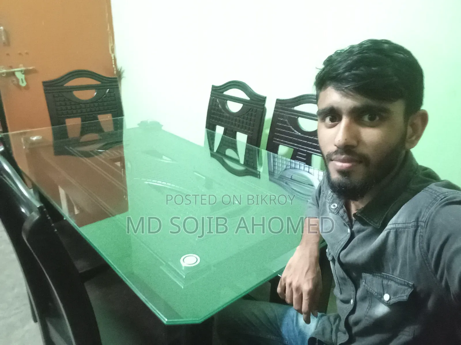 ডাইনিং টেবিল