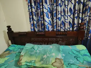 ভালো কন্ডিশন এর খাট (৫×৭) বিক্রয়