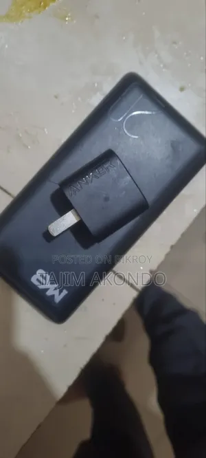 20,000 mAh Power Bank Plus Anker Original Charger