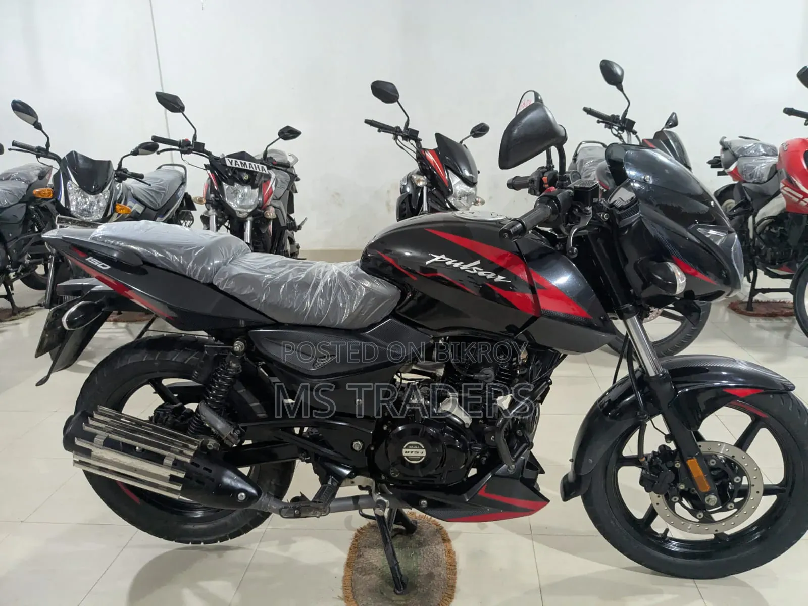 বাজাজ পালসার ১৫০ ২০২২ ব্ল্যাক