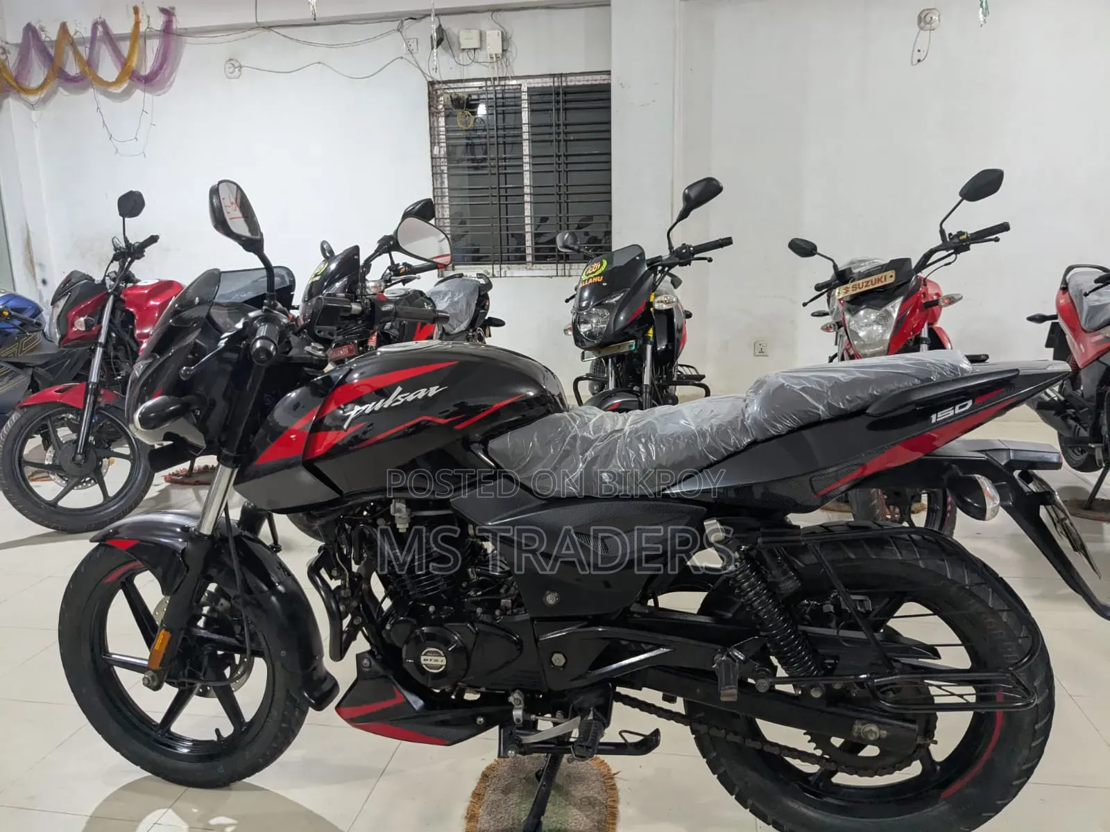 বাজাজ পালসার ১৫০ ২০২২ ব্ল্যাক