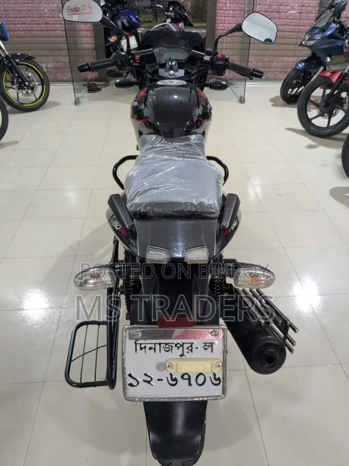 বাজাজ পালসার ১৫০ ২০২২ ব্ল্যাক