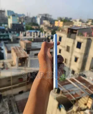 গুগল ৮ জিবি হোয়াইট