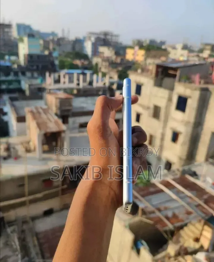 গুগল ৮ জিবি হোয়াইট