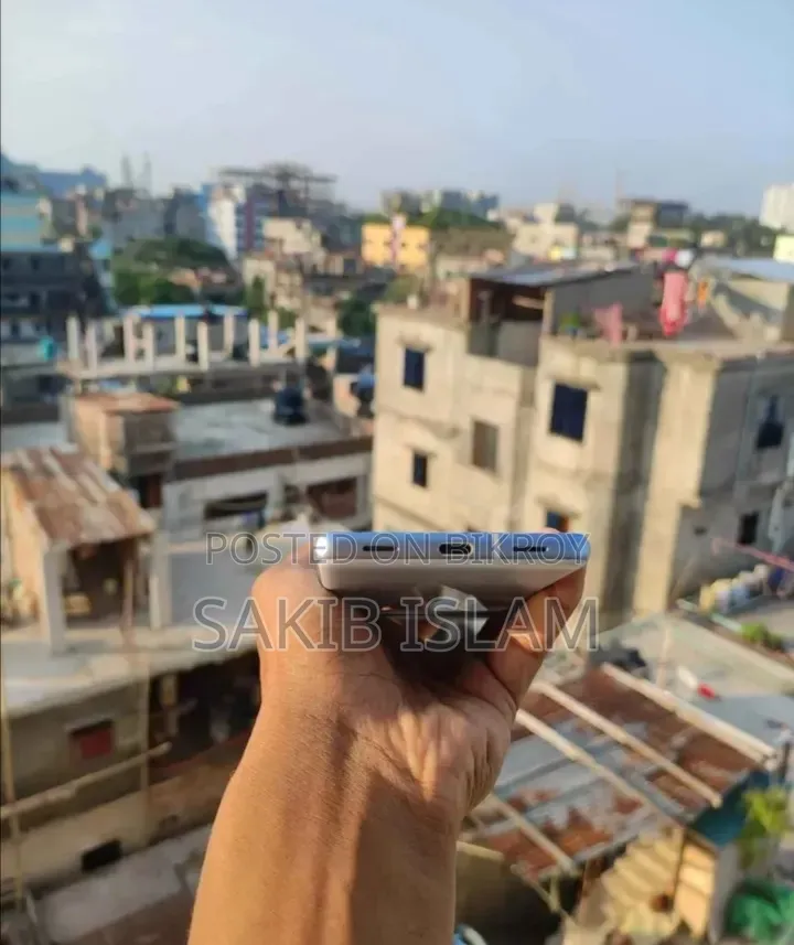 গুগল ৮ জিবি হোয়াইট