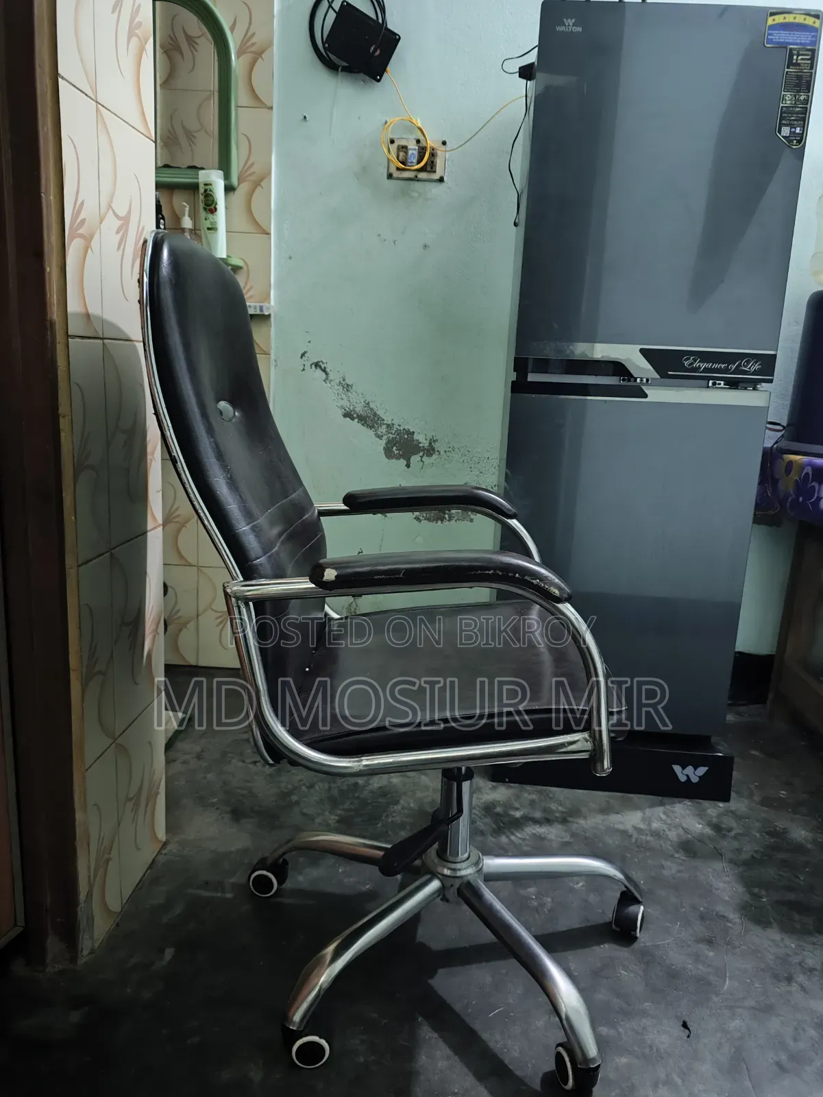 চেয়ার বিক্রি হবে দাম আলোচলা সাপেক্ষে