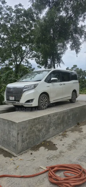 Toyota Esquire 1.8 Front Wheel Drive Hybrid (7 seater) 2018 Pearl