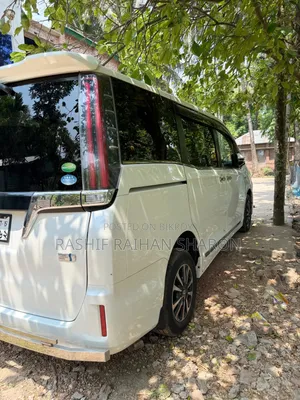 Toyota Esquire 1.8 FWD Hybrid (7 seater) 2018 Pearl