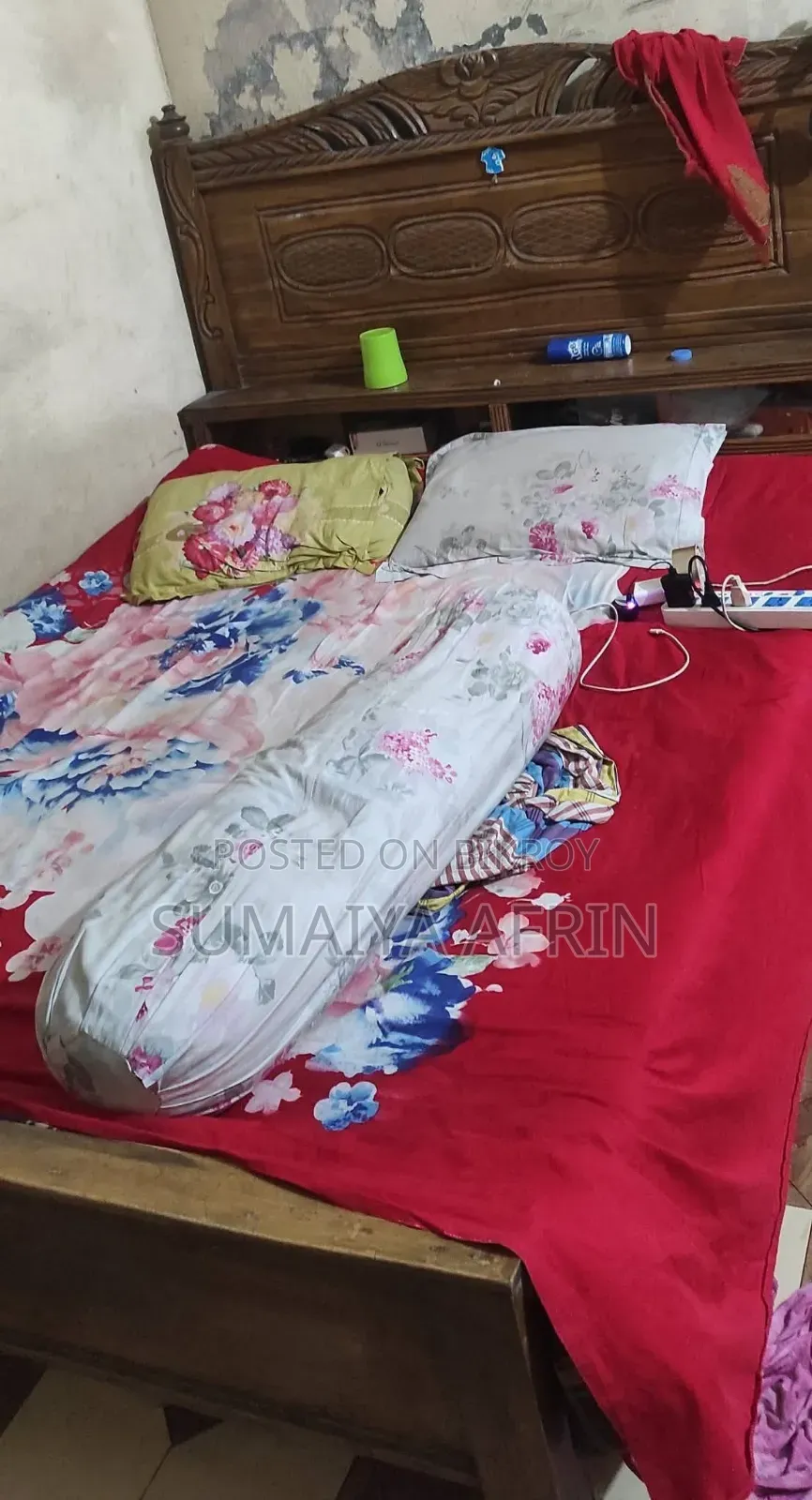 ড্রেসিং টেবিল ও খাট
