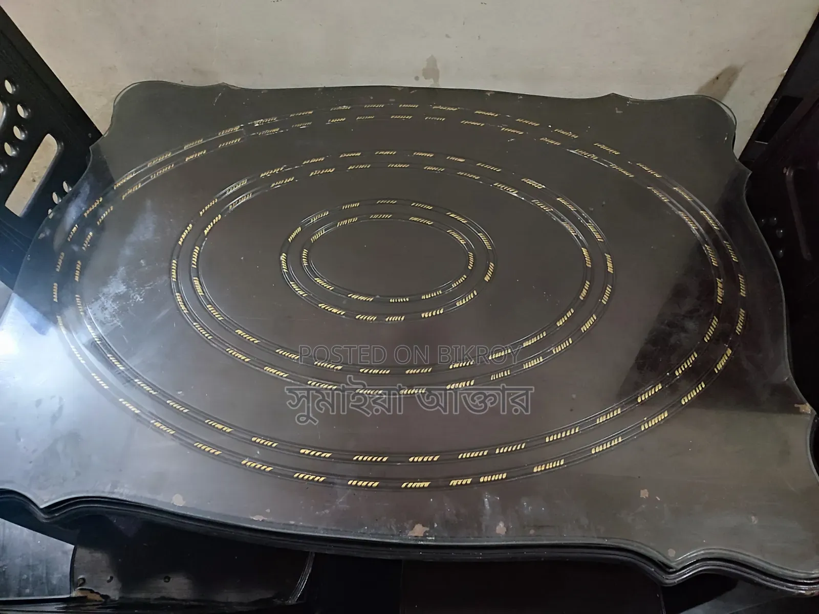 Dining table for sale