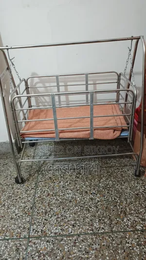 বাচ্চাদের দোলনা