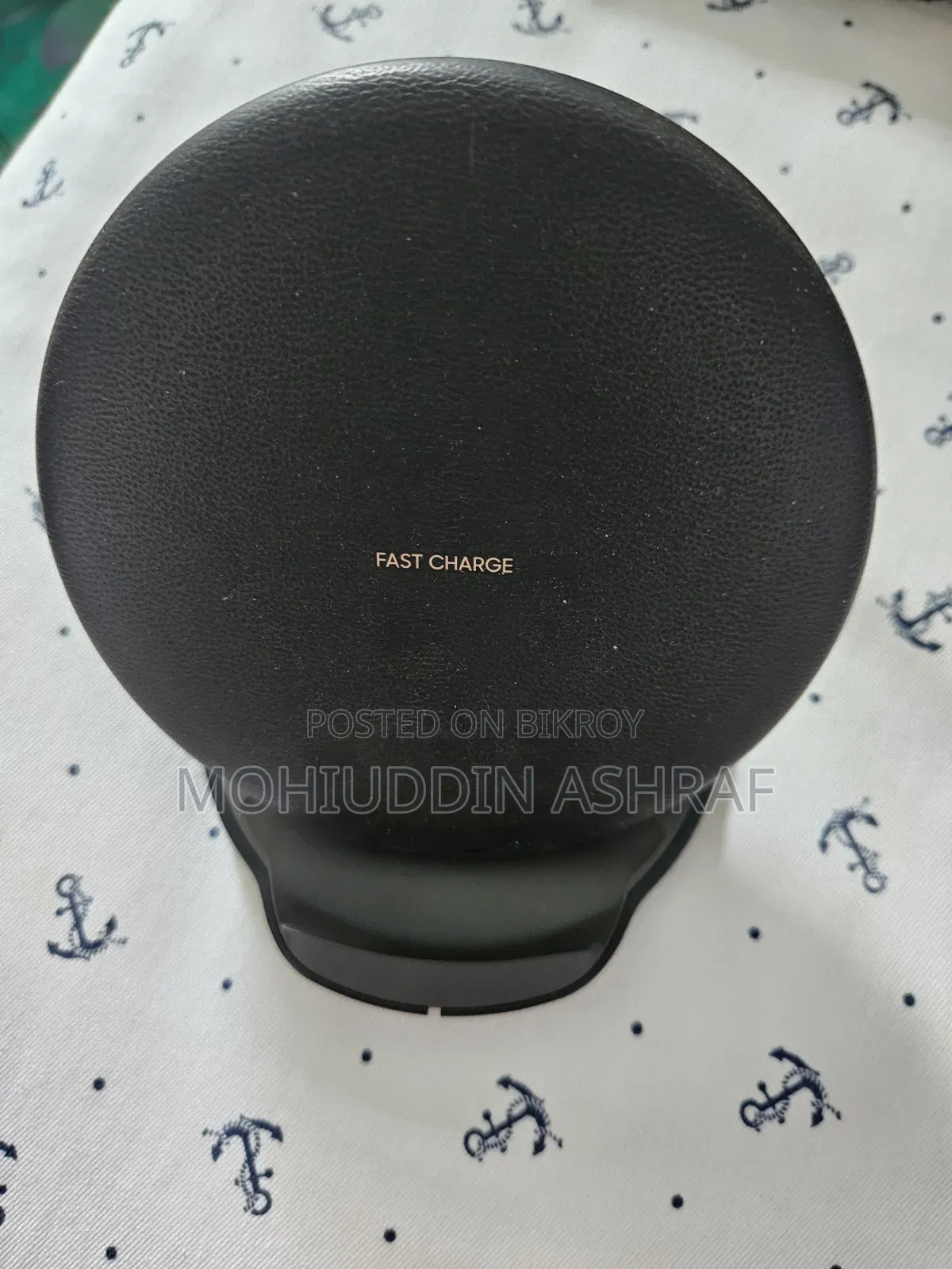 একটি স্যামসাং ওয়ারলেস চার্জার বিক্রি করা হবে