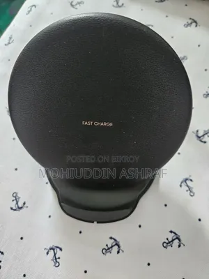 একটি স্যামসাং ওয়ারলেস চার্জার বিক্রি করা হবে
