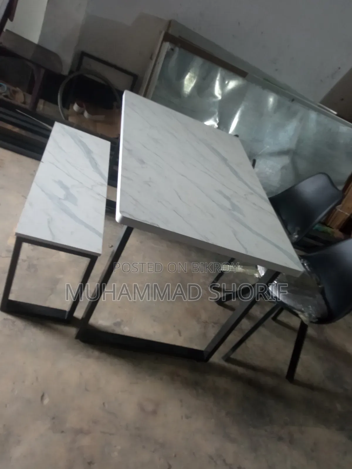 ডাইনিং টেবিল