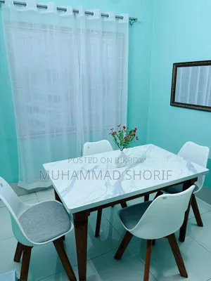 ডাইনিং টেবিল