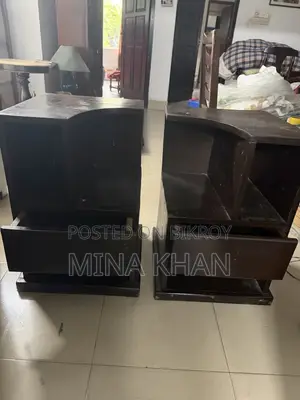 দুটি বেডসাইড টেবিল
