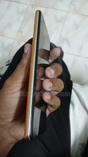 আইকিউওও ২৫৬ জিবি কমলা