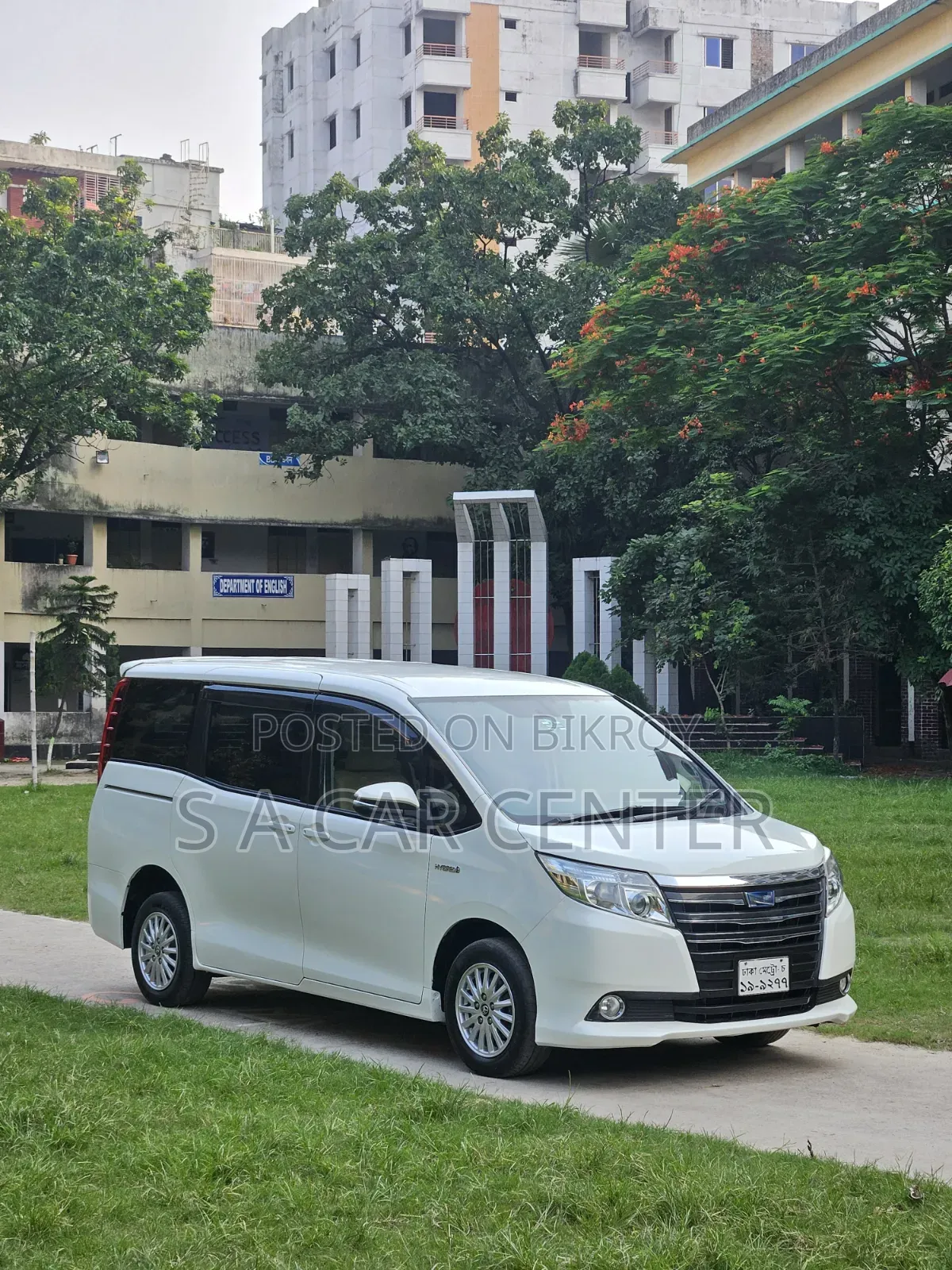 Toyota Noah 2014 Pearl