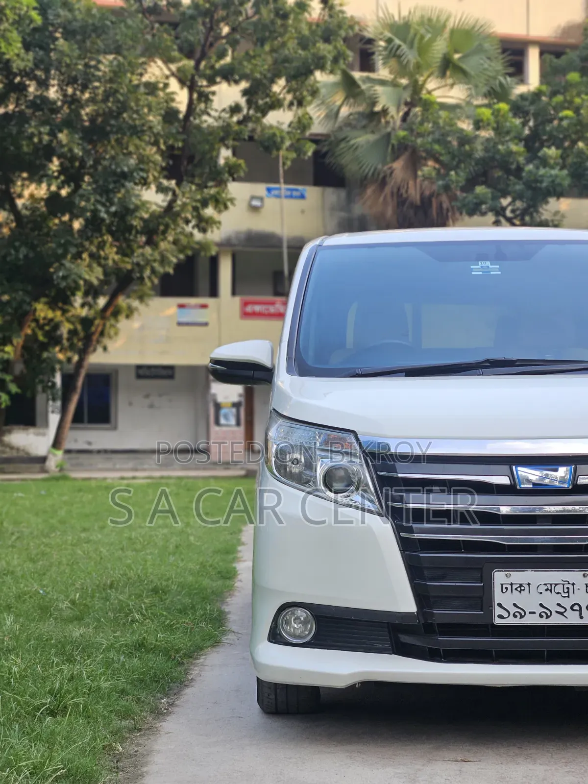 Toyota Noah 2014 Pearl
