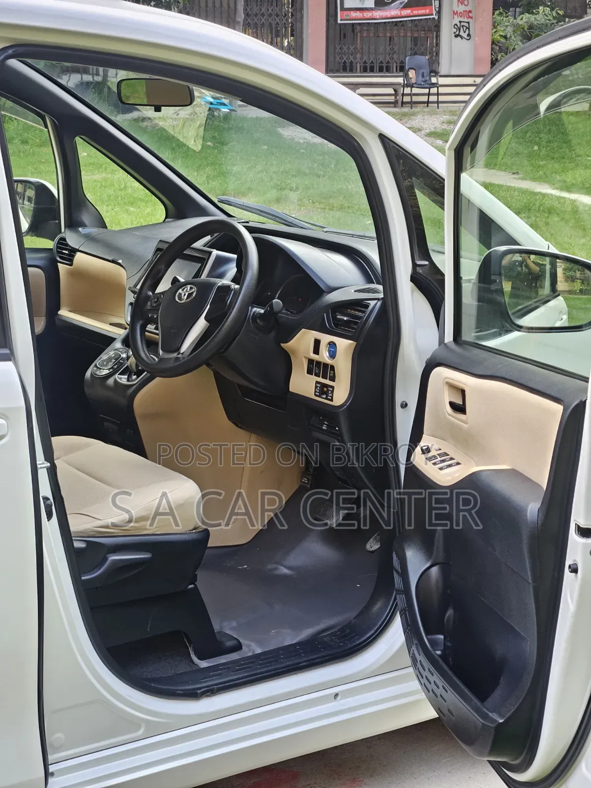 Toyota Noah 2014 Pearl
